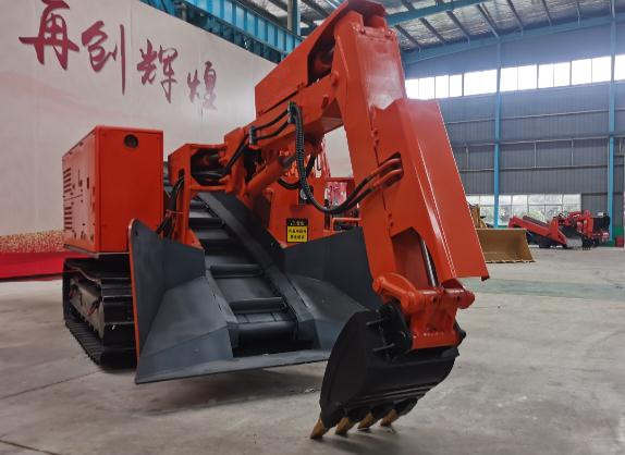 跟著帥龍扒渣機廠家一起了解下履帶扒渣機的特點！